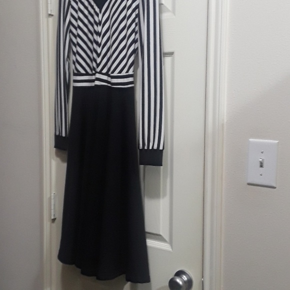 Dress - Picture 2 of 3